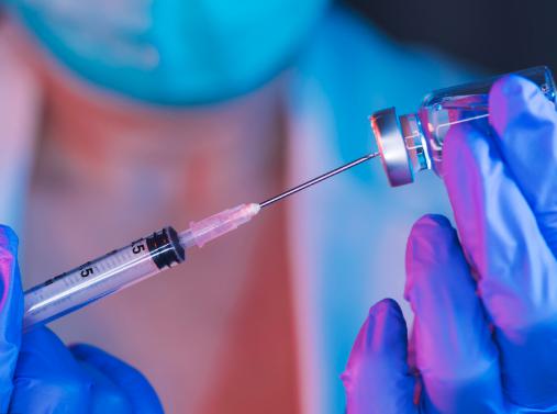 美媒：新冠疫苗冷链运输难度大，全球或有30亿人口无法接种